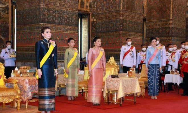 活动|苏提达出手压制诗妮娜，高调晒出活动镜头，妾室高光时刻被删减