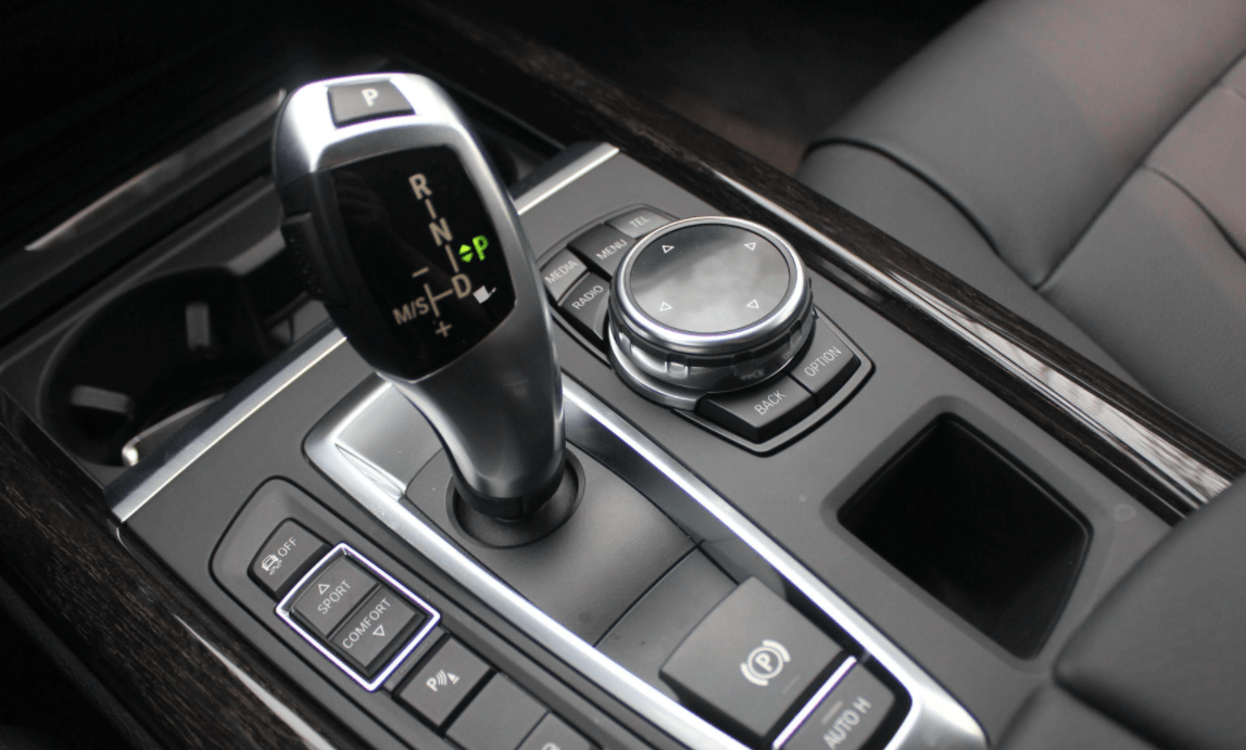 自动挡换挡是否需要踩刹车这些情况需要