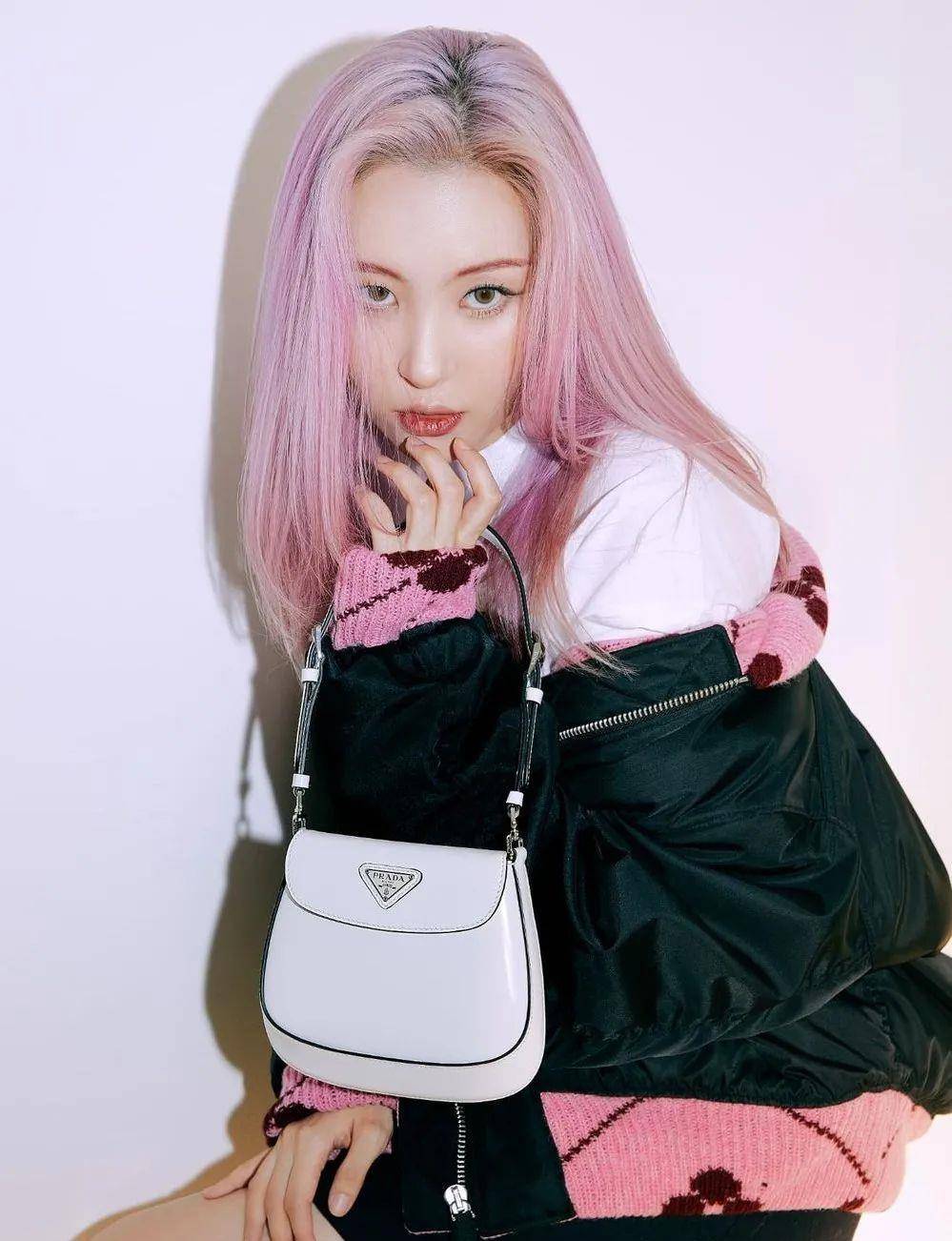 金发抄袭Lisa“太妹头”的佟丽娅一夜刷爆几亿播放量？内娱女爱豆都看跪了！