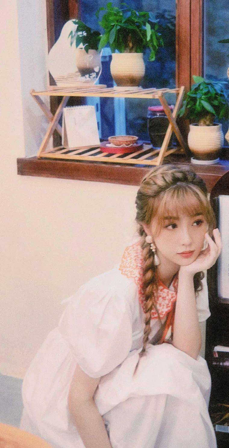 女明星 组图｜虞书欣：复古洋娃娃造型