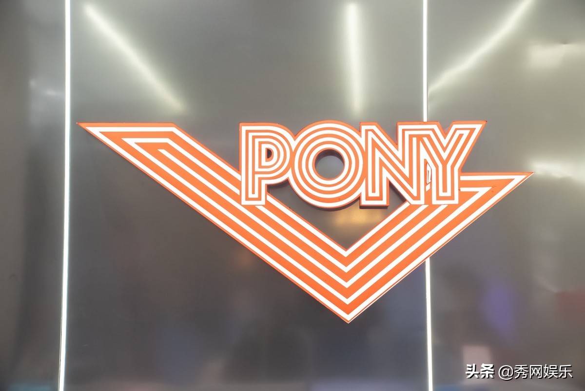 来福士 与PONY一起玩点没玩过的 品牌代言人白鹿现身上海助阵开业现场
