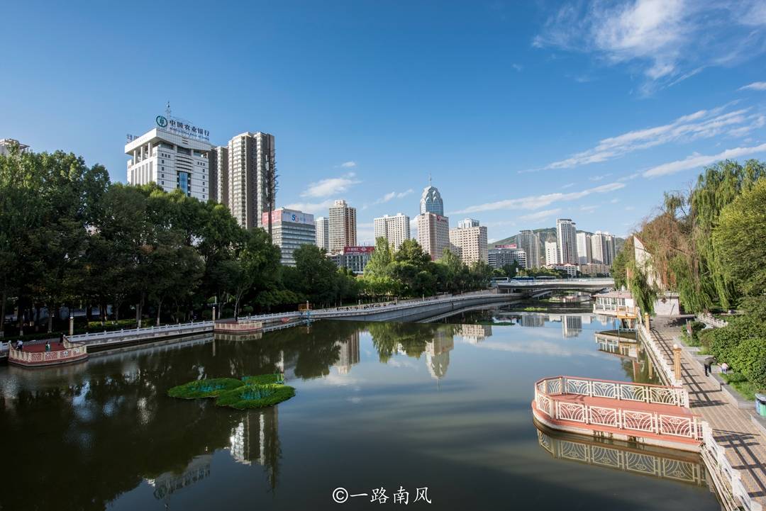 交通|西宁市真的落后吗？实地旅游才知道繁华摩登，景色还很美