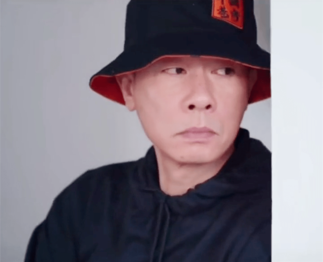 原创陈小春鸿星尔克20年后再聚首,邀约拍摄国风大片,时尚感再现荧幕