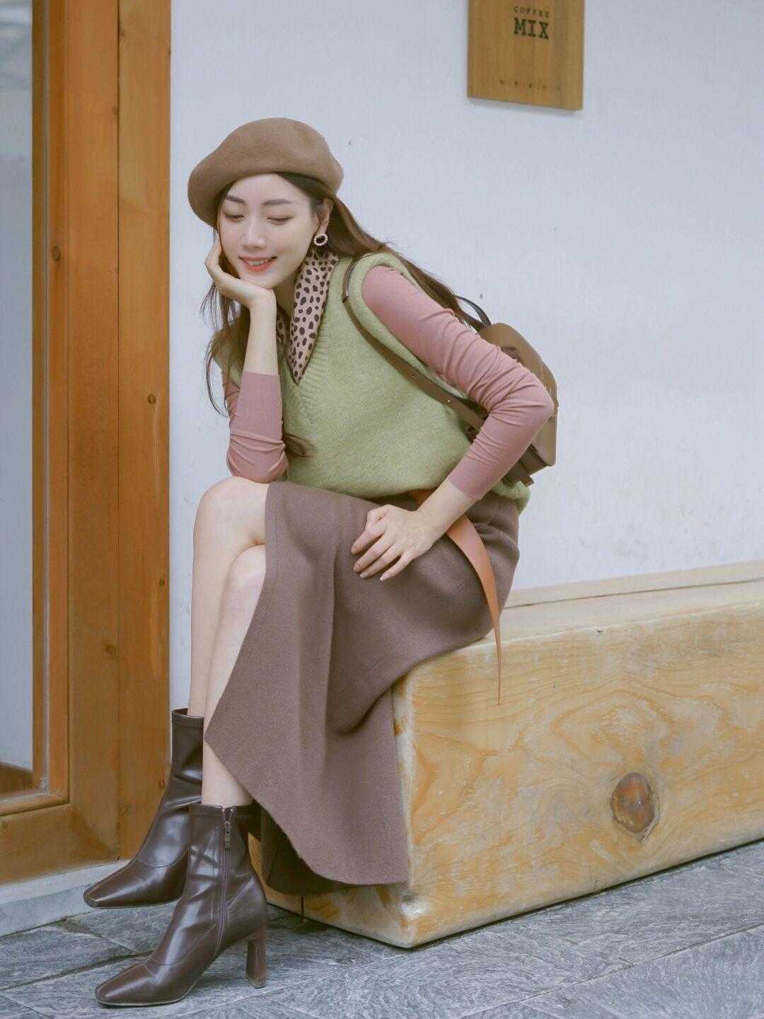 黑色 秋冬一定要试试“紧身打底+高腰半身裙”，温柔优雅，时髦百搭