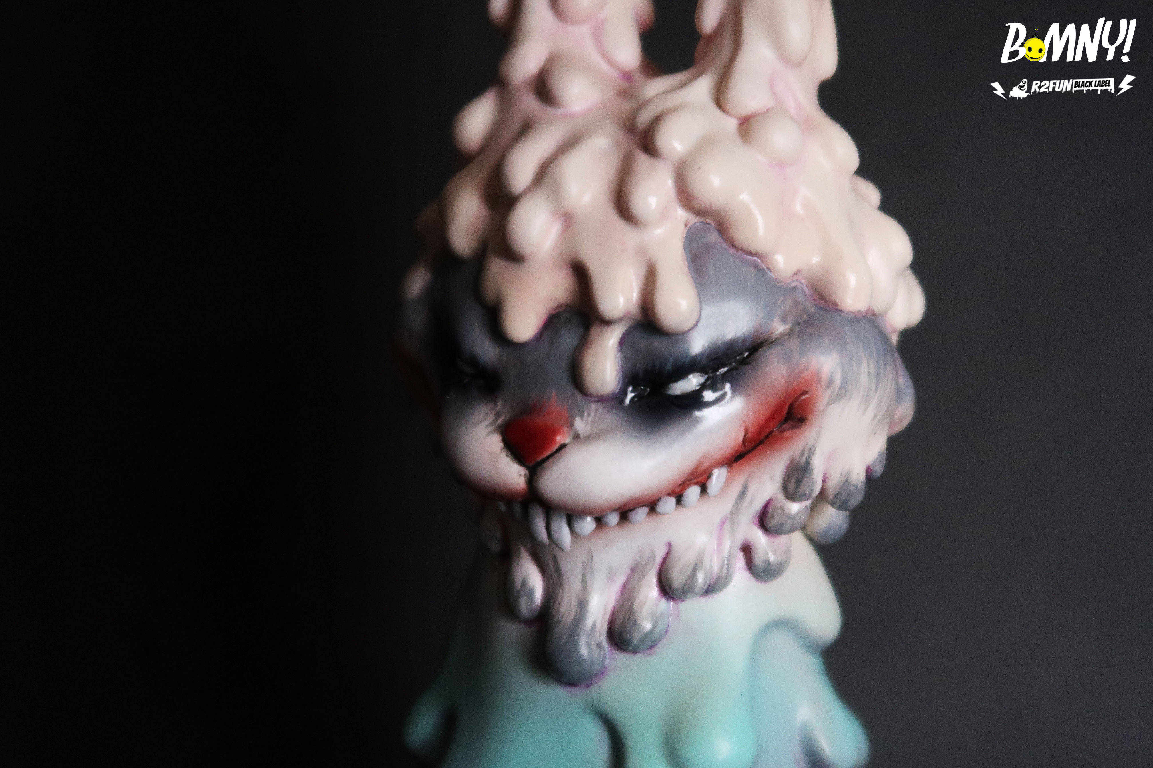 反战 潮玩新品 | 初代Bomny以蜡烛为灵感、反战主题的玩具