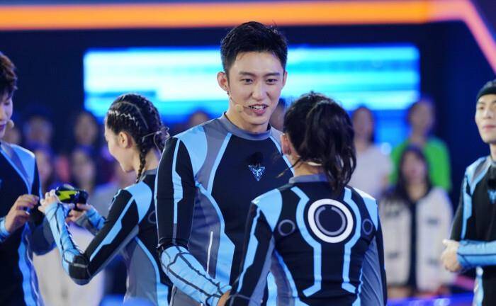 中宣部|四大卫视台被广电约谈，芒果、蓝台首当其责！疯狂造星还能撑多久