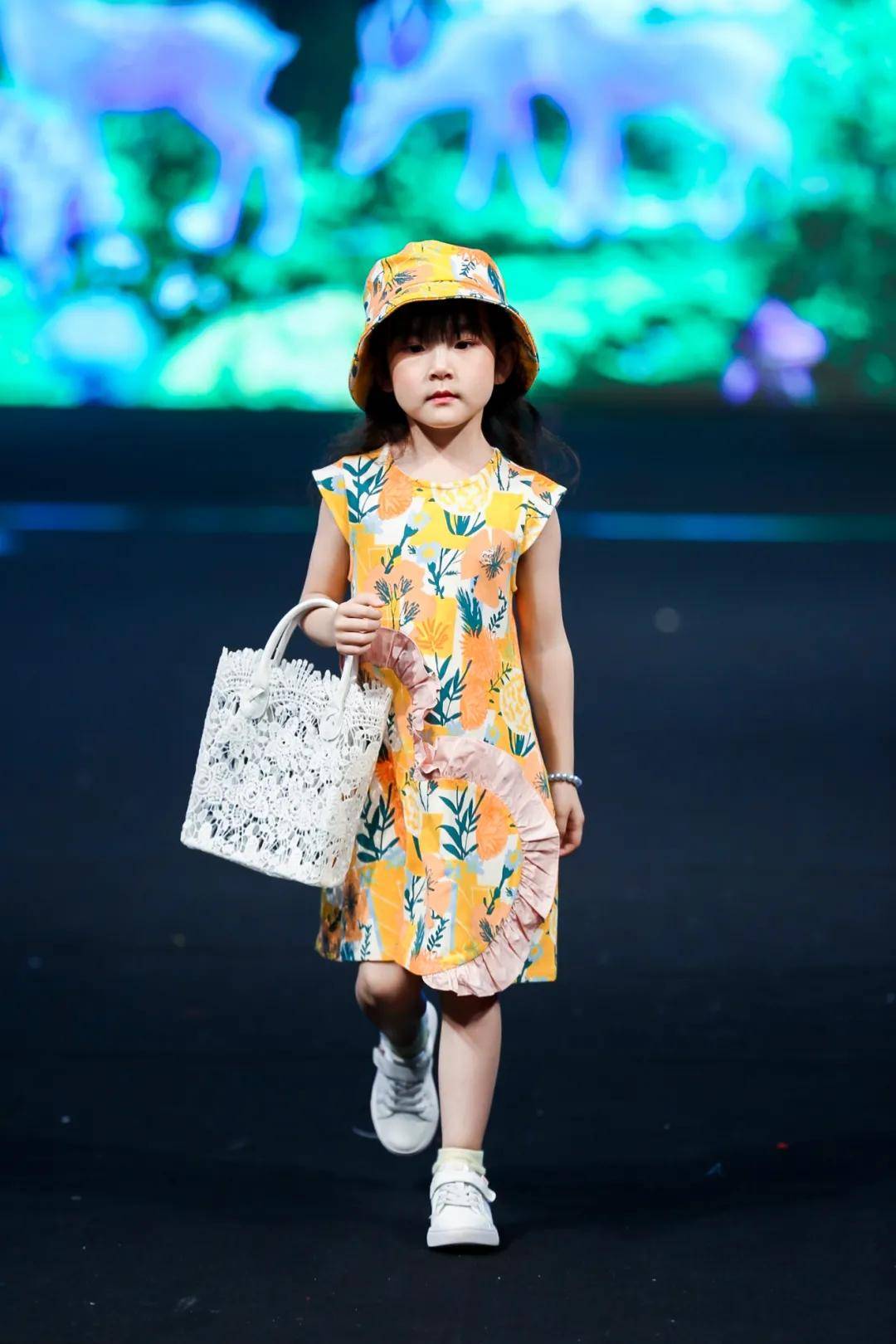 碰撞 上海少儿时尚周丨国潮与休闲碰撞的国民童装