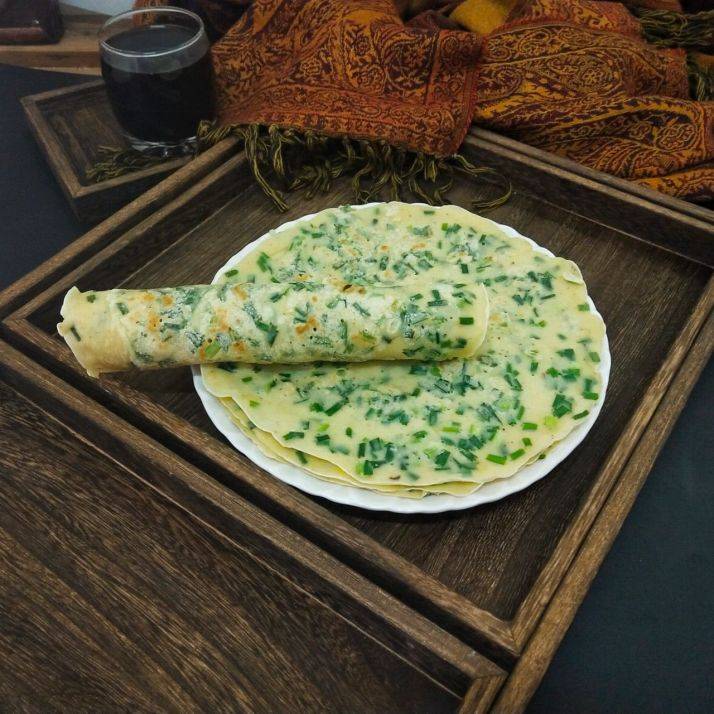 煎饼|韭菜鸡蛋软饼，吃起来开胃营养