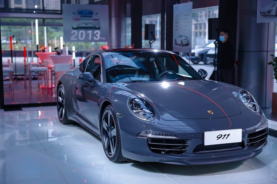 中山保时捷中心由投资方宝爱捷集团打造,位于中山市港口镇胜隆东路1号