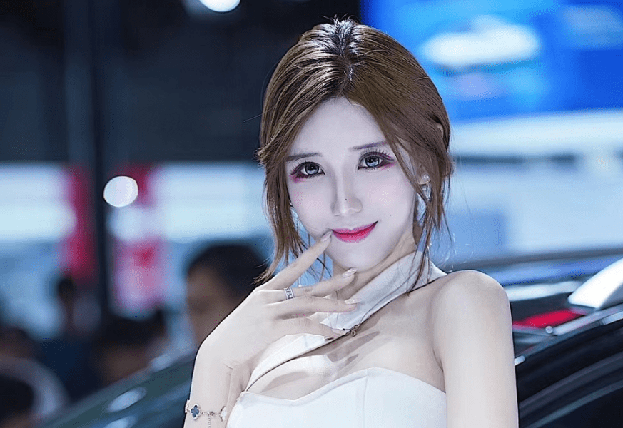 说起璐宝,在正式成为一名全职主播之前,璐宝可是一