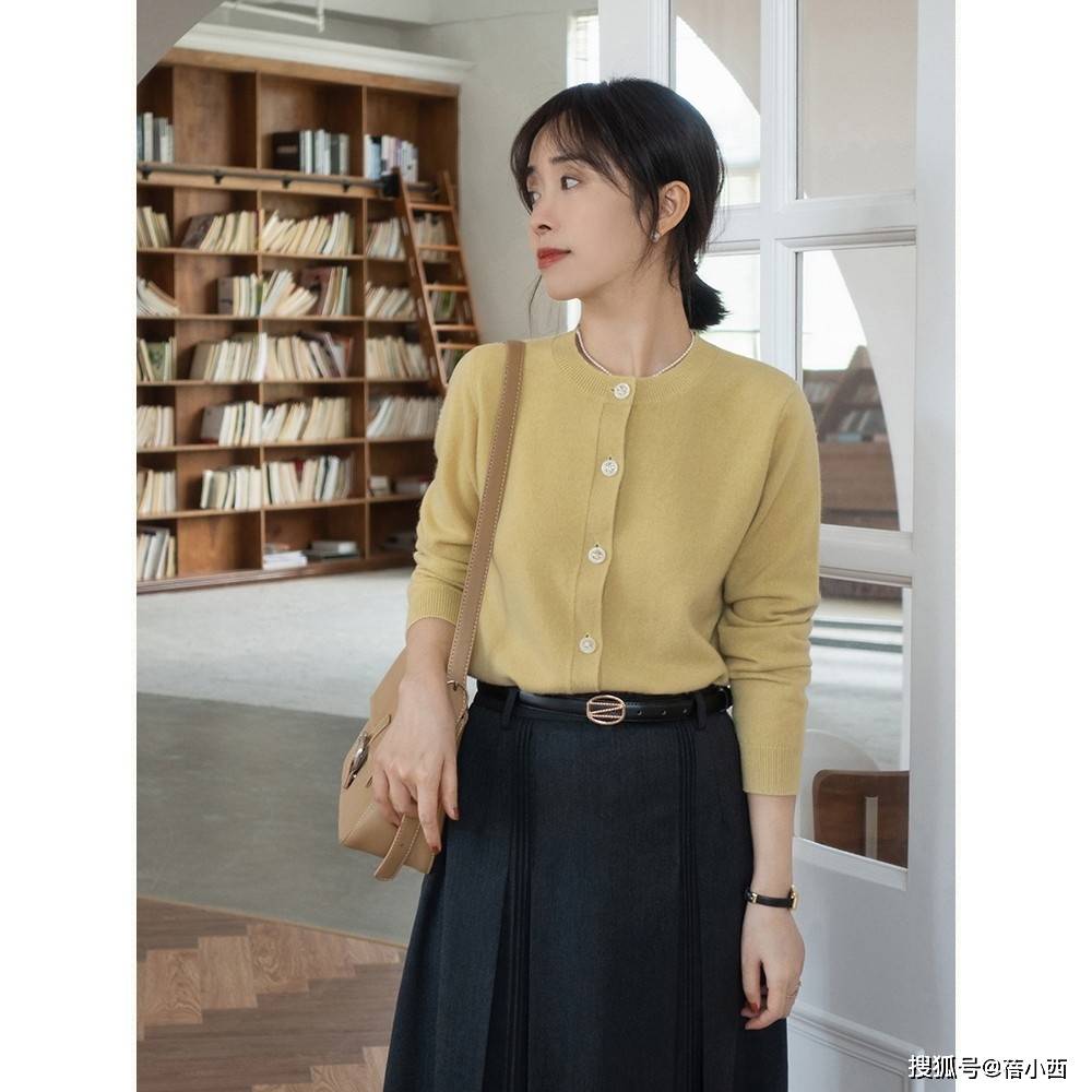 颜色 今年火了一种穿搭,叫“针织衫+半身裙”,不仅知性而且超有气质