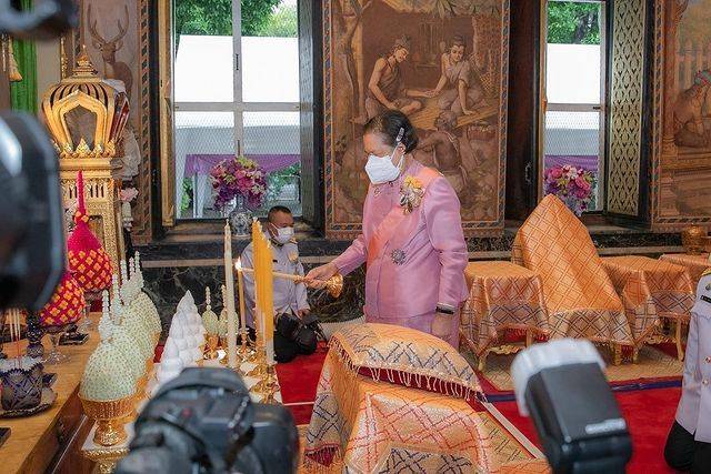 一身 诗琳通公主也扮嫩啦！穿一身粉裙亮相好美，撞衫苏提达王后也稳赢