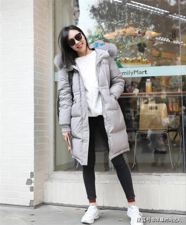 休闲型 打底裤“过时”了，今冬火了这款“无痕裤”，搭羽绒服显瘦又时髦