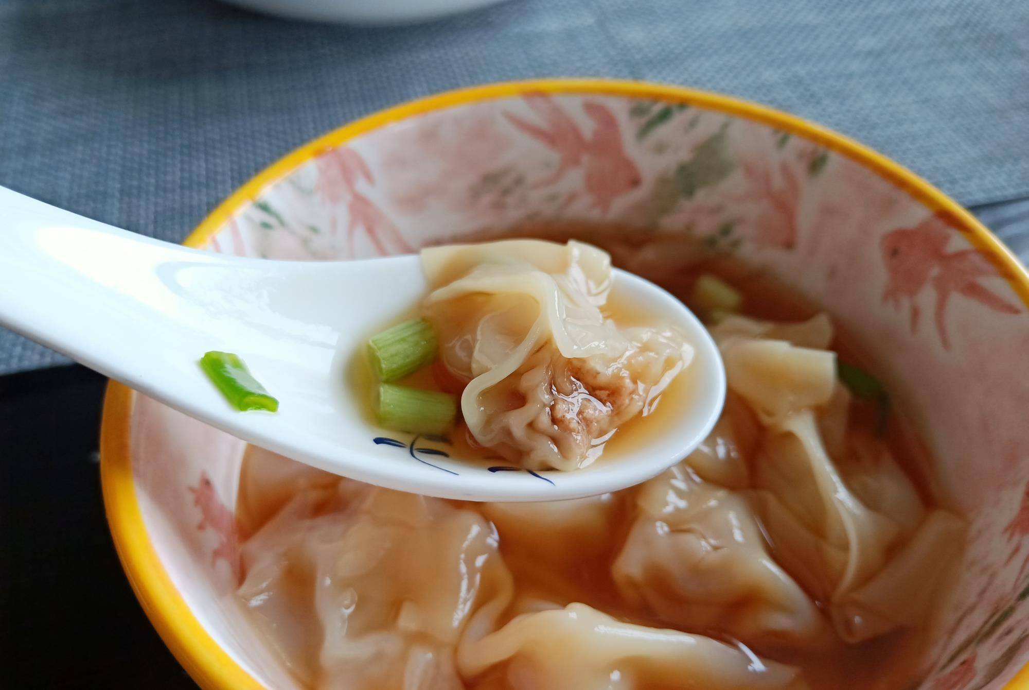 神兽|娘儿俩的早餐火了,不要低估神兽的胃口,满满一桌,转身就光盘