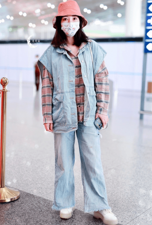 感觉 女星冬季机场穿搭PK！林允轻熟、金晨减龄，张钧甯老气却不失气场