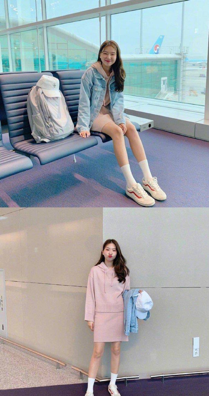 短裙 那些偶像剧中的甜美小姐姐是这样搭配的,短裙+帆布鞋,怎样都美