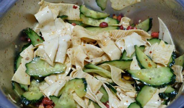 做法|全职妈妈周末也不闲着,一家四口人的早餐,做法简单,营养也不差