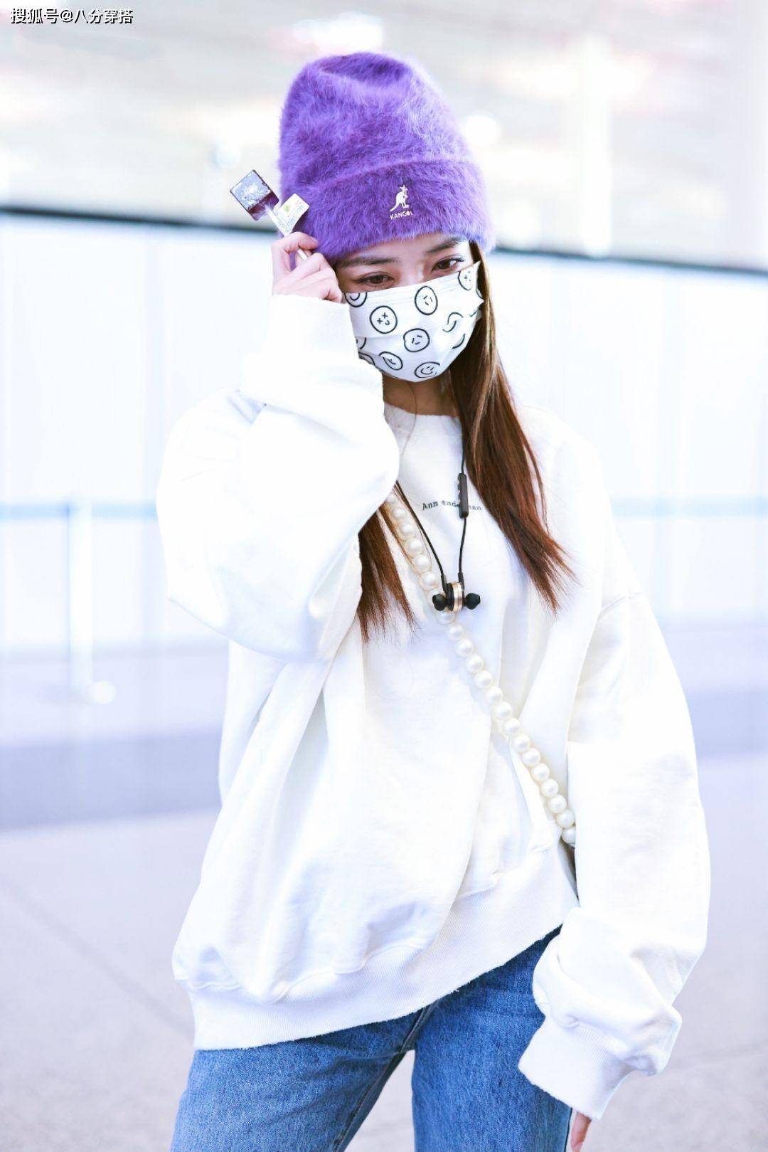 白卫衣 徐璐私服太时尚,白卫衣配牛仔裤都如此时髦,看起来像18岁的少女