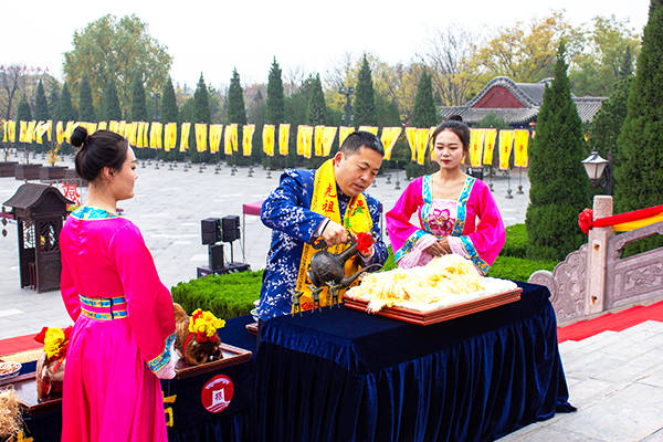 传统|洪洞大槐树寻根祭祖园景区举办寒衣节祭祖大典