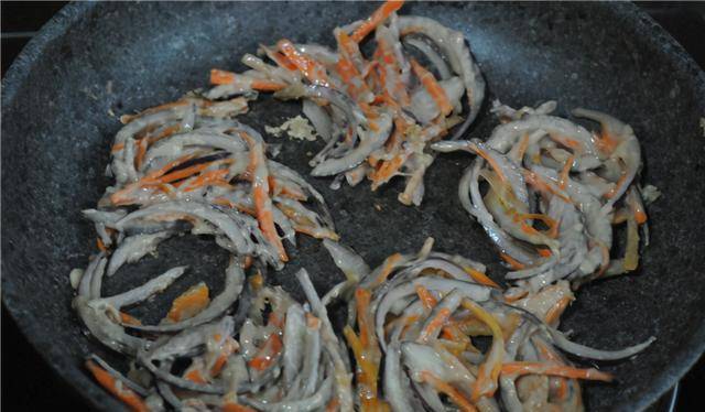 蔬菜|降温啦,儿子爱上了洋葱饼,不用和面特省事,焦嫩清爽,太香了