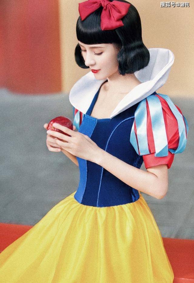 张予曦 张予曦自带少女气息，天蓝色公主裙上身太俏皮，甜美又可爱