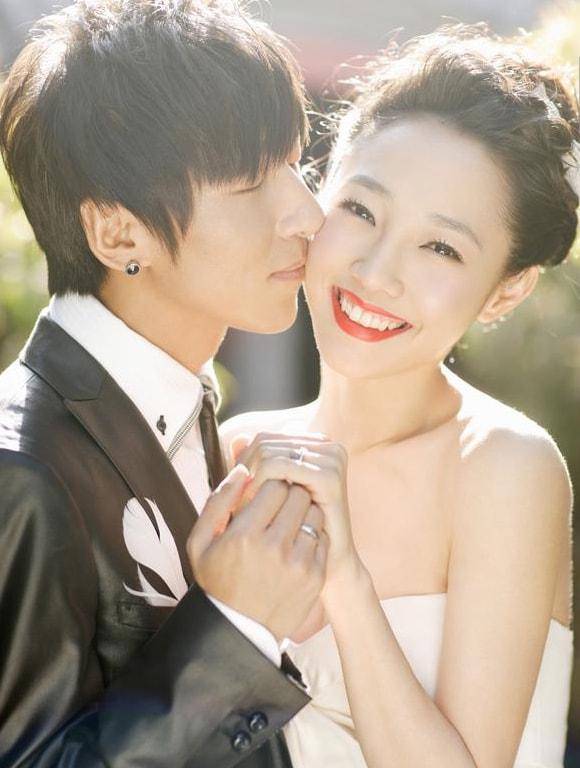 4年前,那个爱上白百合跟她扯上关系的"泳池男孩",他现状如何_张爱朋