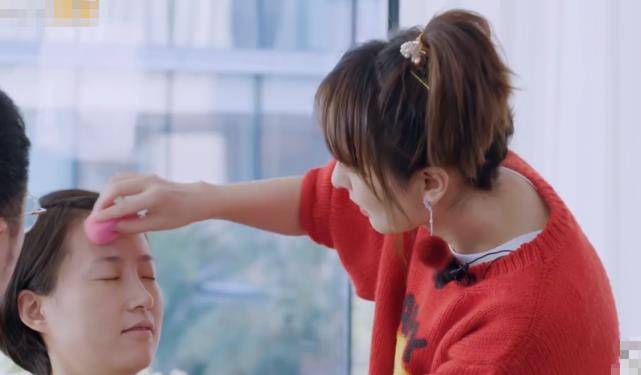 主人公|吴昕给女博士化妆，看到她画好的妆容后，网友：不愧是美妆博主！