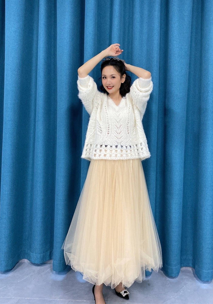 颜色 郭晓冬不让媳妇穿裙短过膝，但程莉莎穿过踝长裙，仍把女人味拉满？