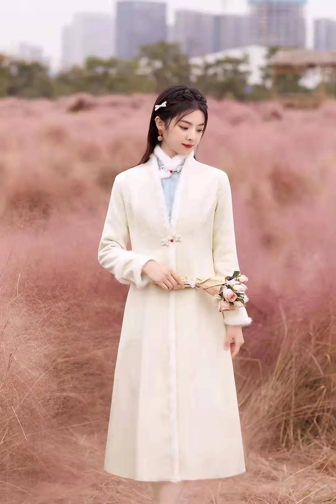 气质 旗袍女人别错过这件唐装外套，穿上绽放十足的古色古香女人味！