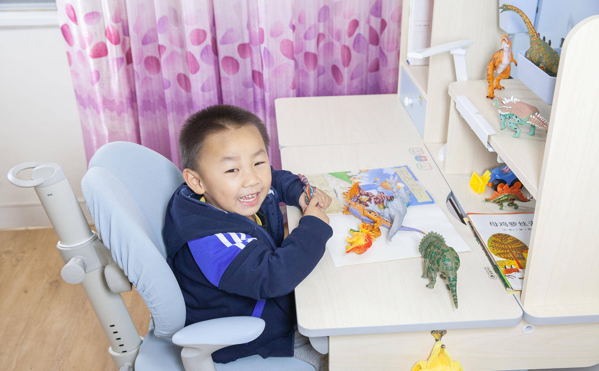 双11儿童桌选购指南-附科贝森儿童学习桌套装使用体验