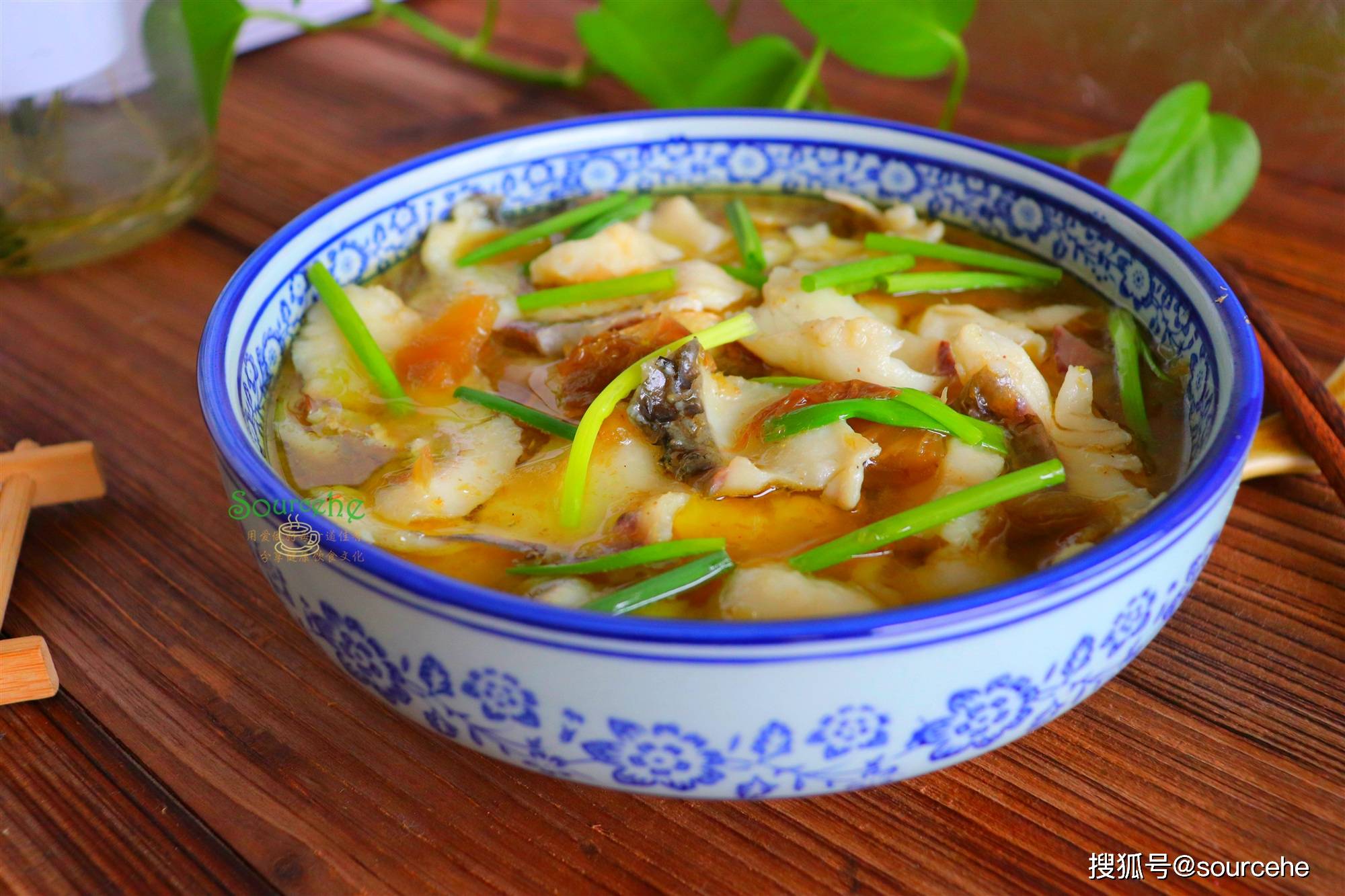 煮酸菜鱼时加几粒青花椒 鱼肉鲜嫩无腥味 连汤汁拌饭都很好吃 鱼片 全网搜