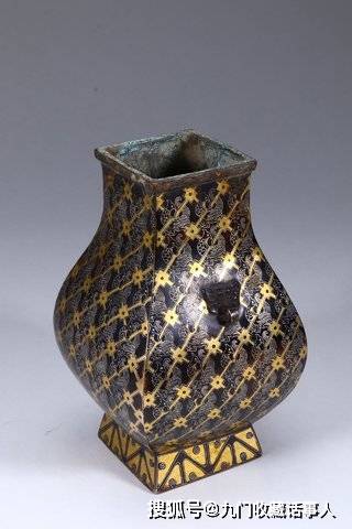 汉代:错金银凤鸟纹双辅首瓶