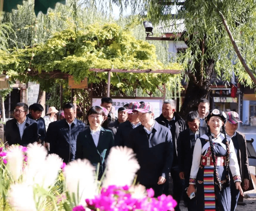 昆明市领导周红斌,孙杰,丽江市领导冯玉祥,杨承新,肖忠万,苏武参加