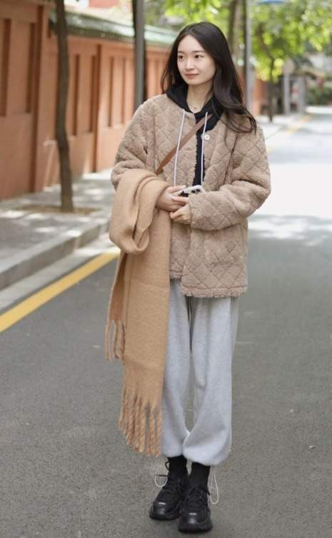 下半身 想要把羊羔毛外套穿出高级感!掌握这几套穿搭法则,好看又减龄