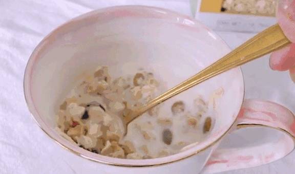 想象力|女儿奴汪小菲带女儿享受豪华早餐,网友:贫穷限制了我想象力