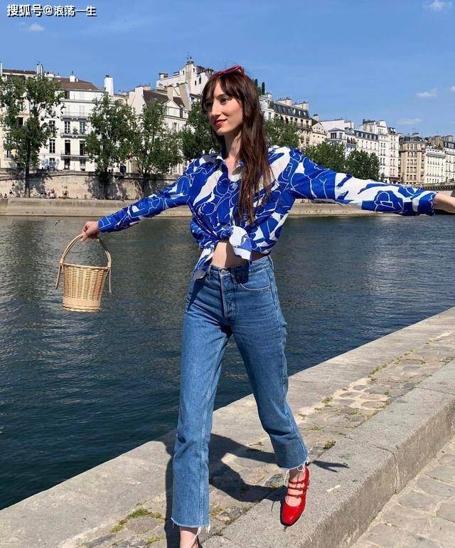 身材 时尚显年轻的穿搭,不仅仅是博主所追求的,也受到众多人热爱
