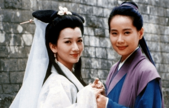 因为|原本她才是导演中意的许仙，却因片酬太少而拒演，最终成全了叶童