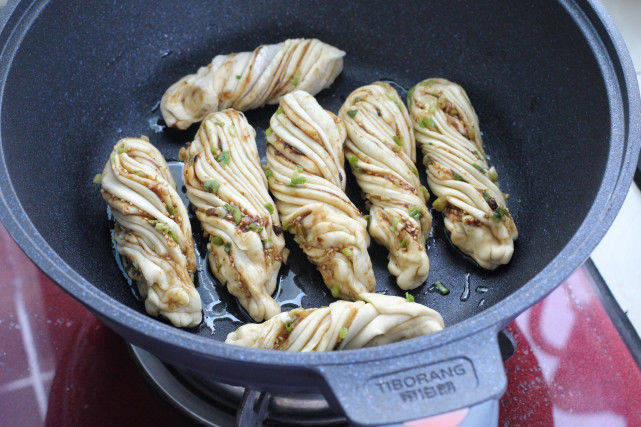 葱花|北方最常见的早餐，暄软美味比馒头好吃多了，一次发酵成功率高！