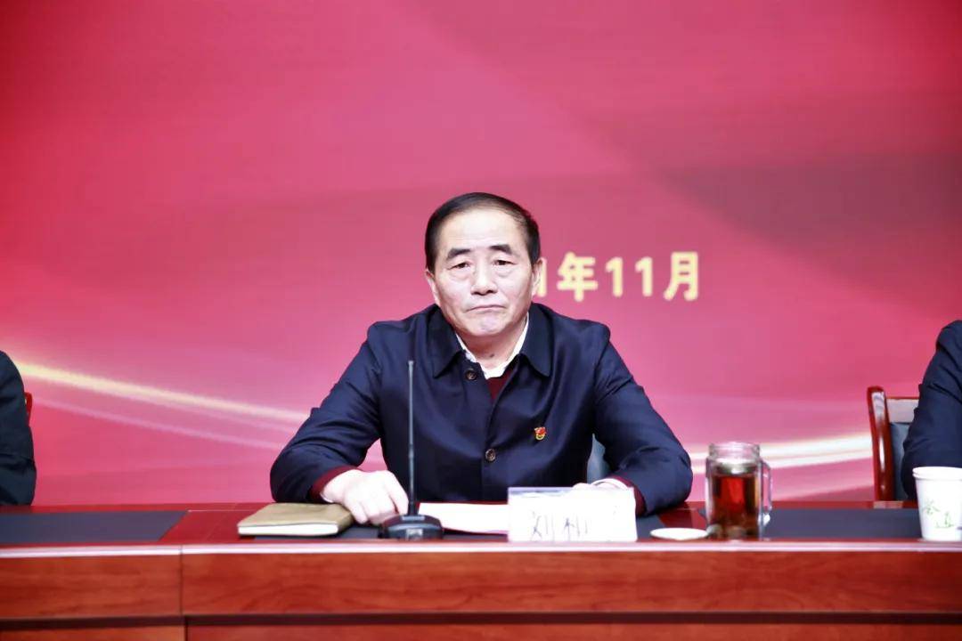台长刘和平为获奖代表颁奖)(吕梁广播电视台副台长 成学静为获奖