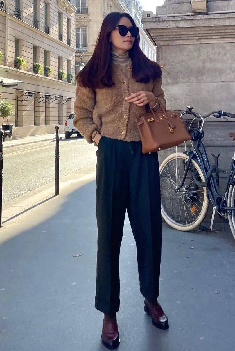 灯芯绒 别再穿高跟鞋了，奶奶裤+短靴才是今年秋冬最流行！