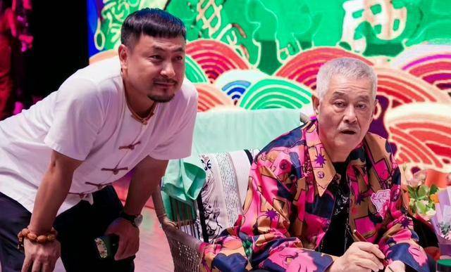 老相识|《刘老根5》杀青！赵本山笑容满面稳居C位，宋小宝回归范伟未现身