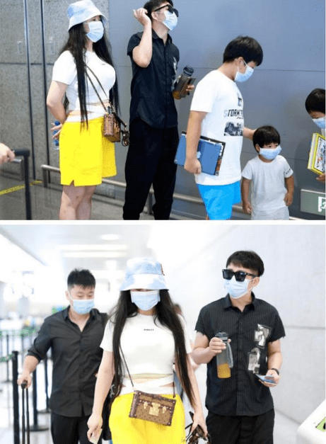 黑色 冉莹颖身材穿黑衣也遮不住，标准的“欧美”身材，走在机场好抢镜