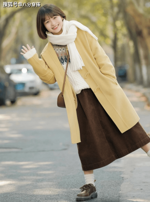 围巾 小个子秋冬穿半身裙要注意两点，上衣和靴子选对了，轻松显高显瘦