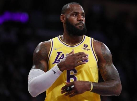 伤情|NBA-官宣！湖人更新伤情报告，4人缺席1人成疑，老詹伤势不乐观