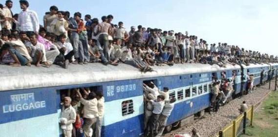 如今的印度火车上真的还是挂满了人吗？答案可能会让你感觉被骗了
