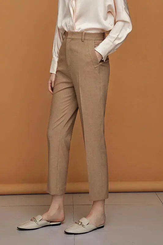 灯芯绒 别再穿高跟鞋了，奶奶裤+短靴才是今年秋冬最流行！