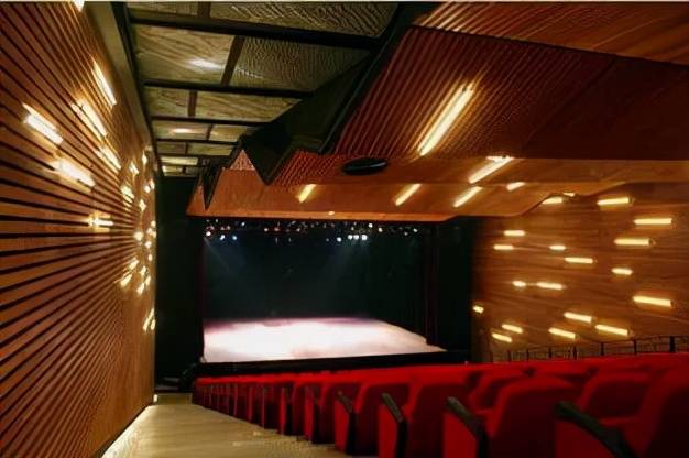 常规室内剧场的舞台设备技术应用的模式有哪些?