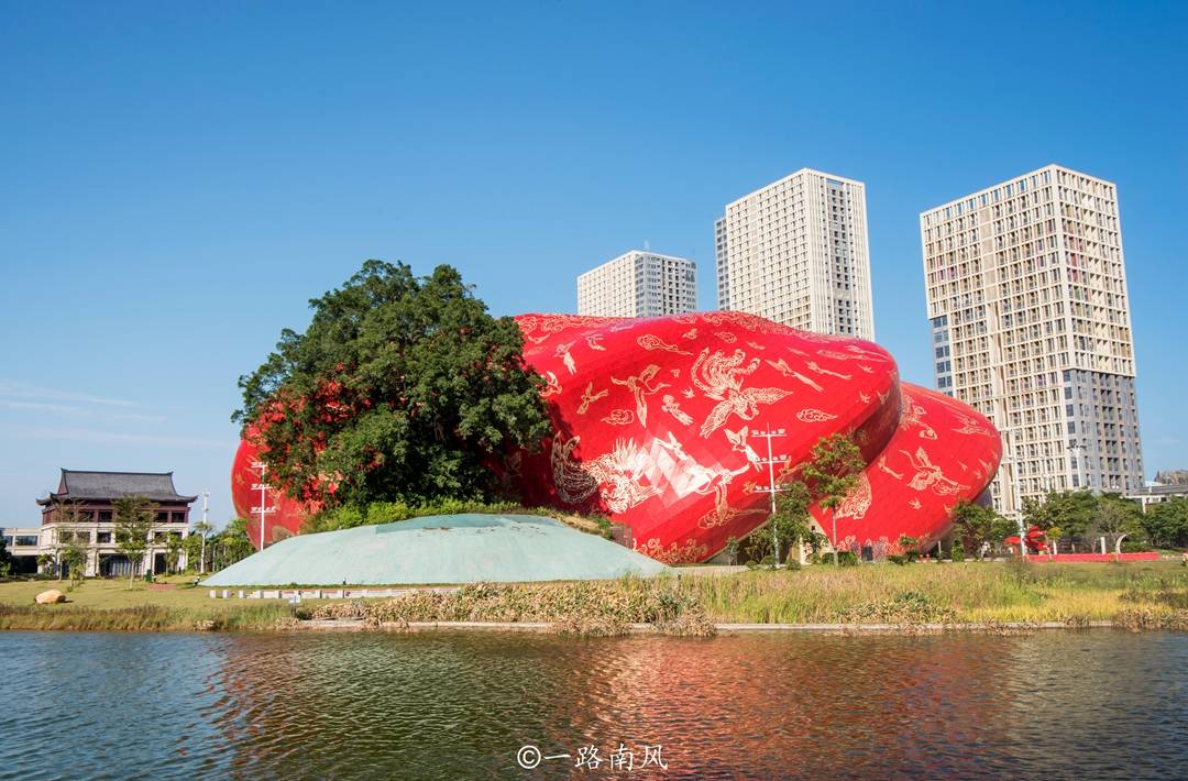 五花肉|广州出现造型像“五花肉”的建筑，有人吐槽很丑，有人觉得有创意