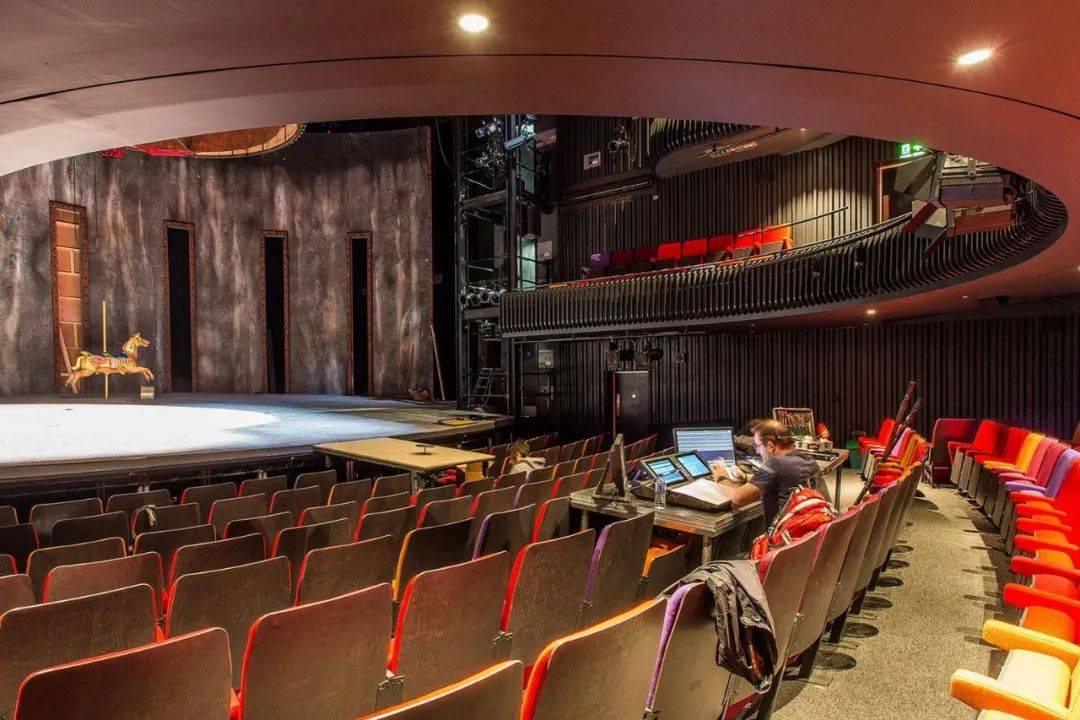 改建,改造的其它多种形式的室内剧场,如音乐厅,多功能厅,小剧场,专题