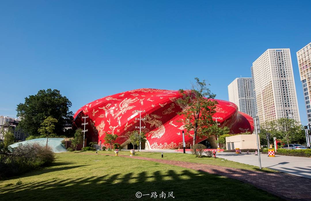 五花肉|广州出现造型像“五花肉”的建筑，有人吐槽很丑，有人觉得有创意